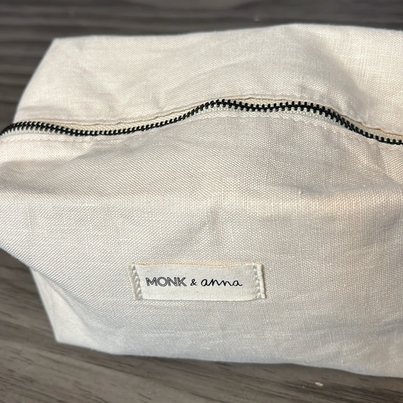 LINEN MONK & ANNA TOILETRY BAG - Picture 3 of 11